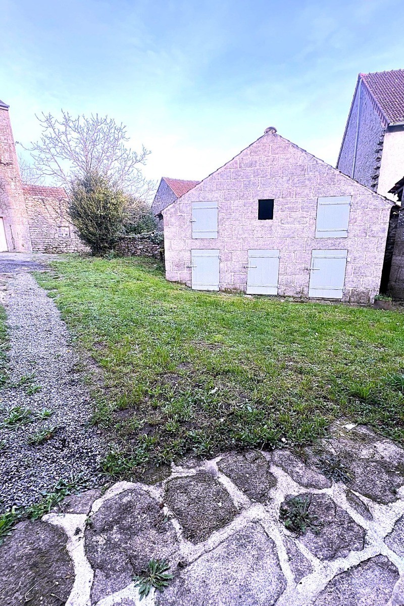 Grand jardin avec espace stationnement privé HAUTE VIENNE 87 Bersac sur Rivalier Gîte Chez Charles