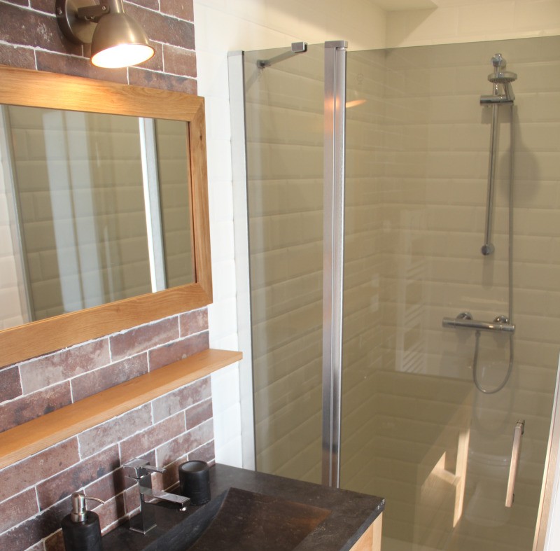 Troadec Clévacances espace salon salle à manger salle d'eau