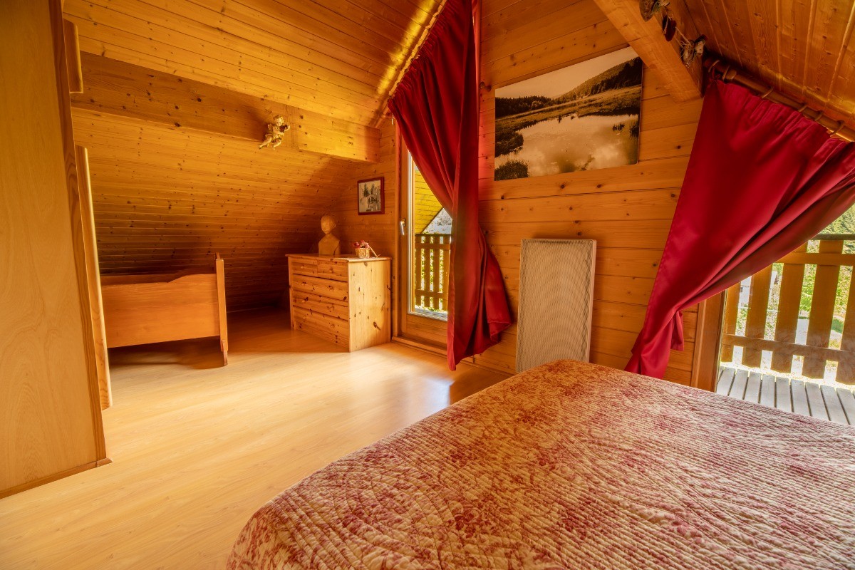 La chambre parentale et l'accès au balcon..