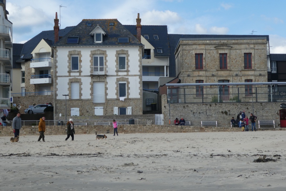 Villa avec accès direct à la plage par portillon