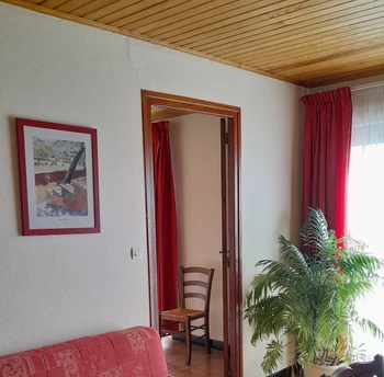Séjour, porte donnant sur la chambre