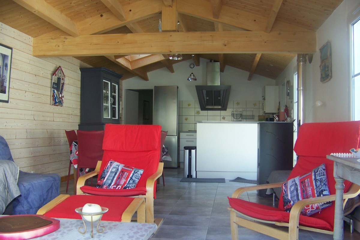 coin repos avec cuisine dans le fond. LA VAGUE OCEANE OLERONAISE en Charente maritime