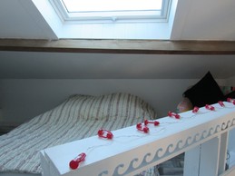 1 chambre en mansarde 1 lit 140x190