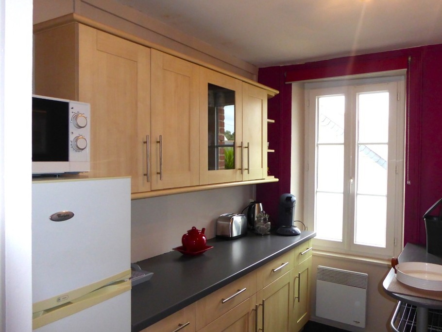 The separate kitchen is very well equipped (dishwasher, oven, ceramic hob, appliances, plenty of quality crockery, etc.) M. COUPLIERE