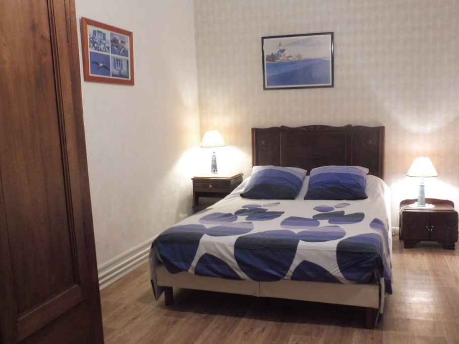 Chambre lit en 140 . 
Literie d'excellente qualité