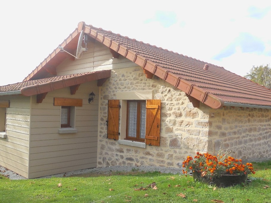 Holiday rental La Grisolla Family gîte with large outdoor area in the Creuse countryside