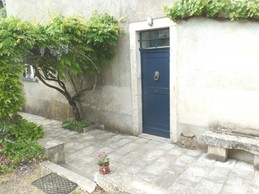 accès à la maison depuis la cour