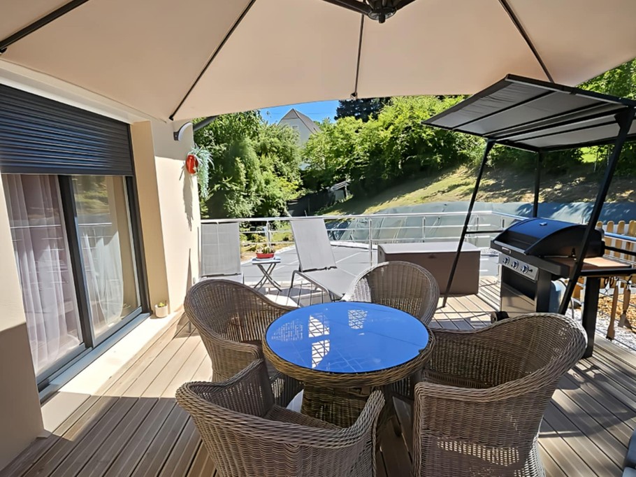 Terrasse extérieure avec barbecue
