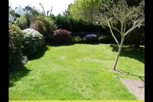 Jardin (700 m2) côté mer