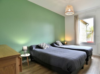 Chambre pour 2 personnes (2 lits 90x190 cm)