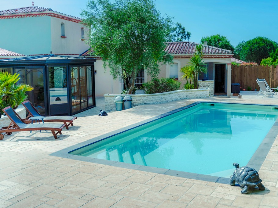 Heated swimming pool