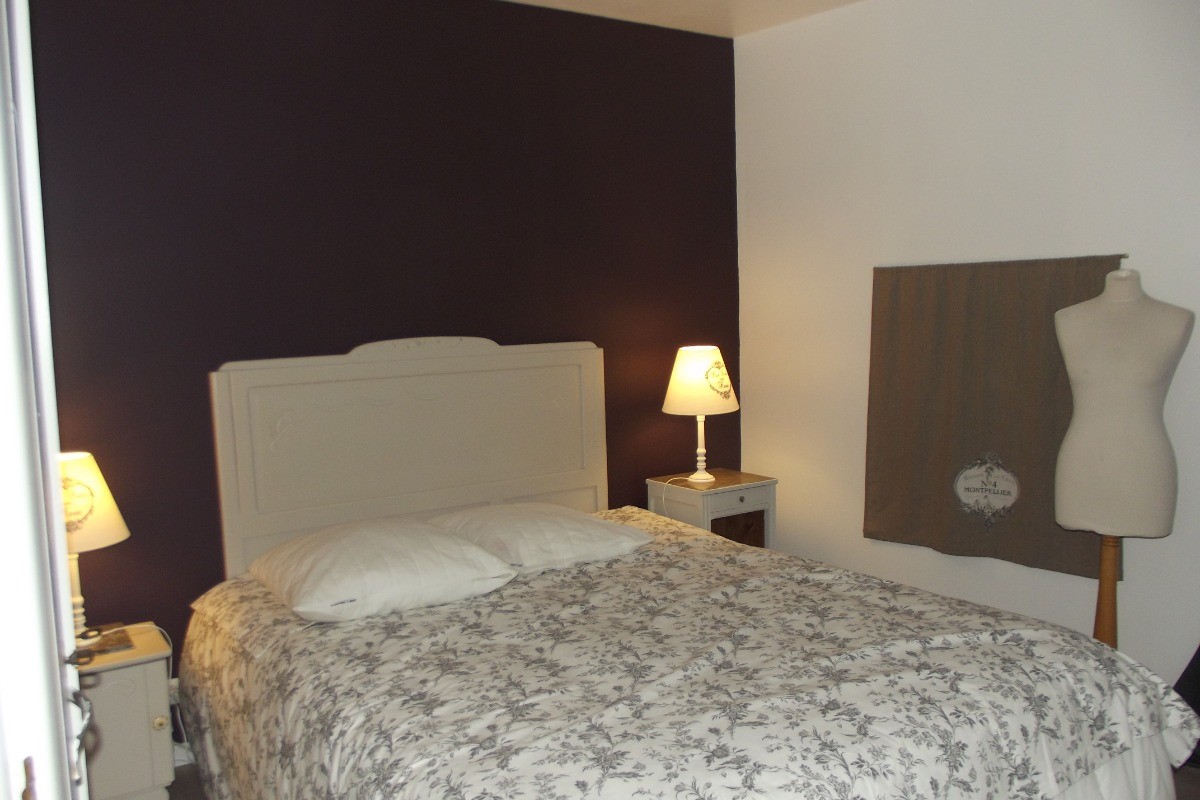 Chambre 1 : 11 m2 avec 1lit de 160cm
