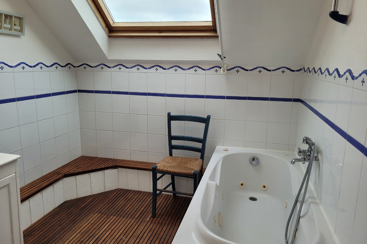 Salle de bain à l'étage