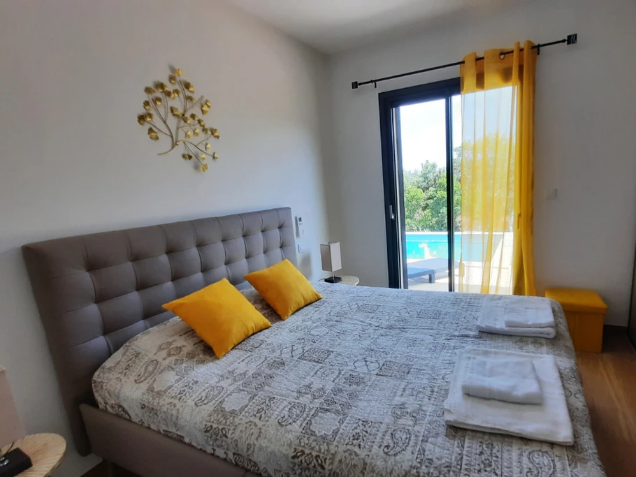 La chambre avec salle d'eau