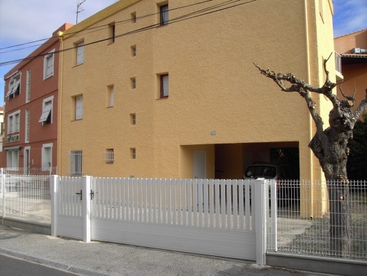 FACADE COTE RUE DES FLOTS BLEUS