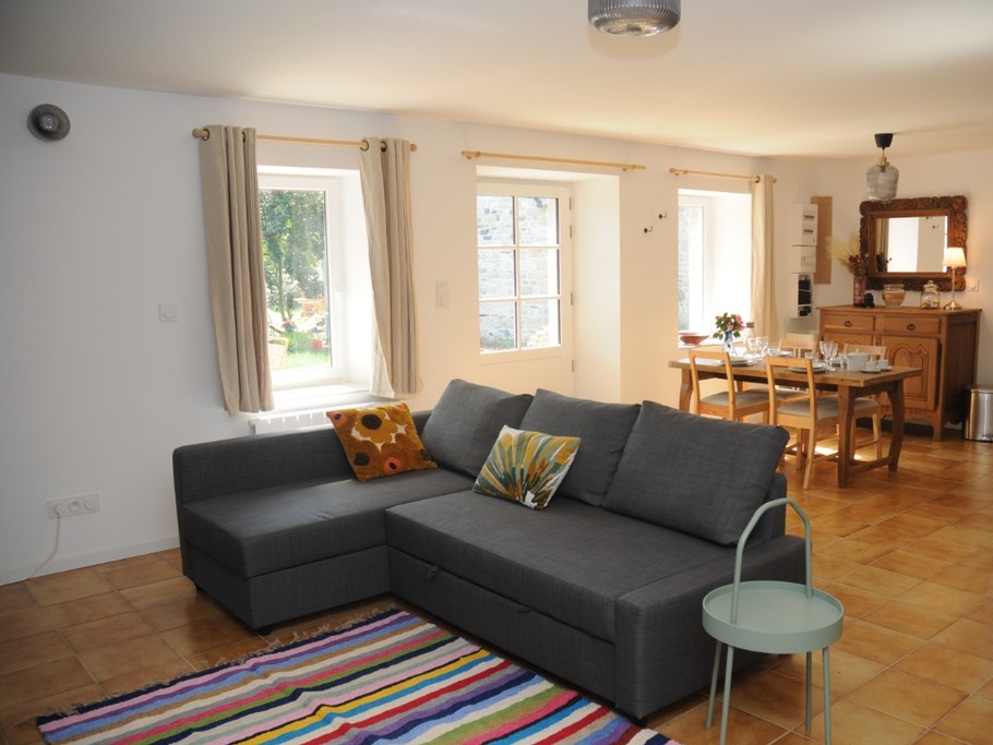 GALLET-SERRA location de vacances, Lanrodec, Clévacances, la pièce de vie avec salon séjour et cuisine