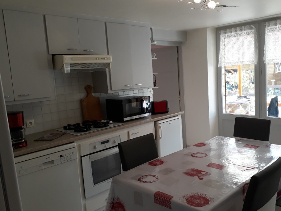 La cuisine communicant avec la véranda