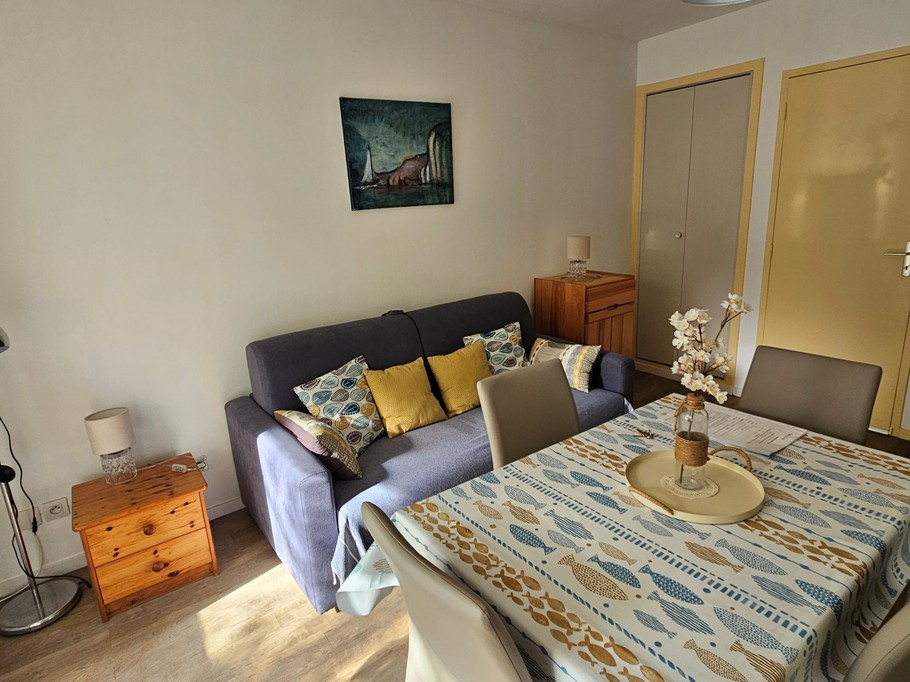 Studio pour 2 à 4 personnes à 150 mètres de la grande plage de St Georges de Didonne, dans une résidence avec un terrain de tennis et 2 boulodromes, en Charente maritime