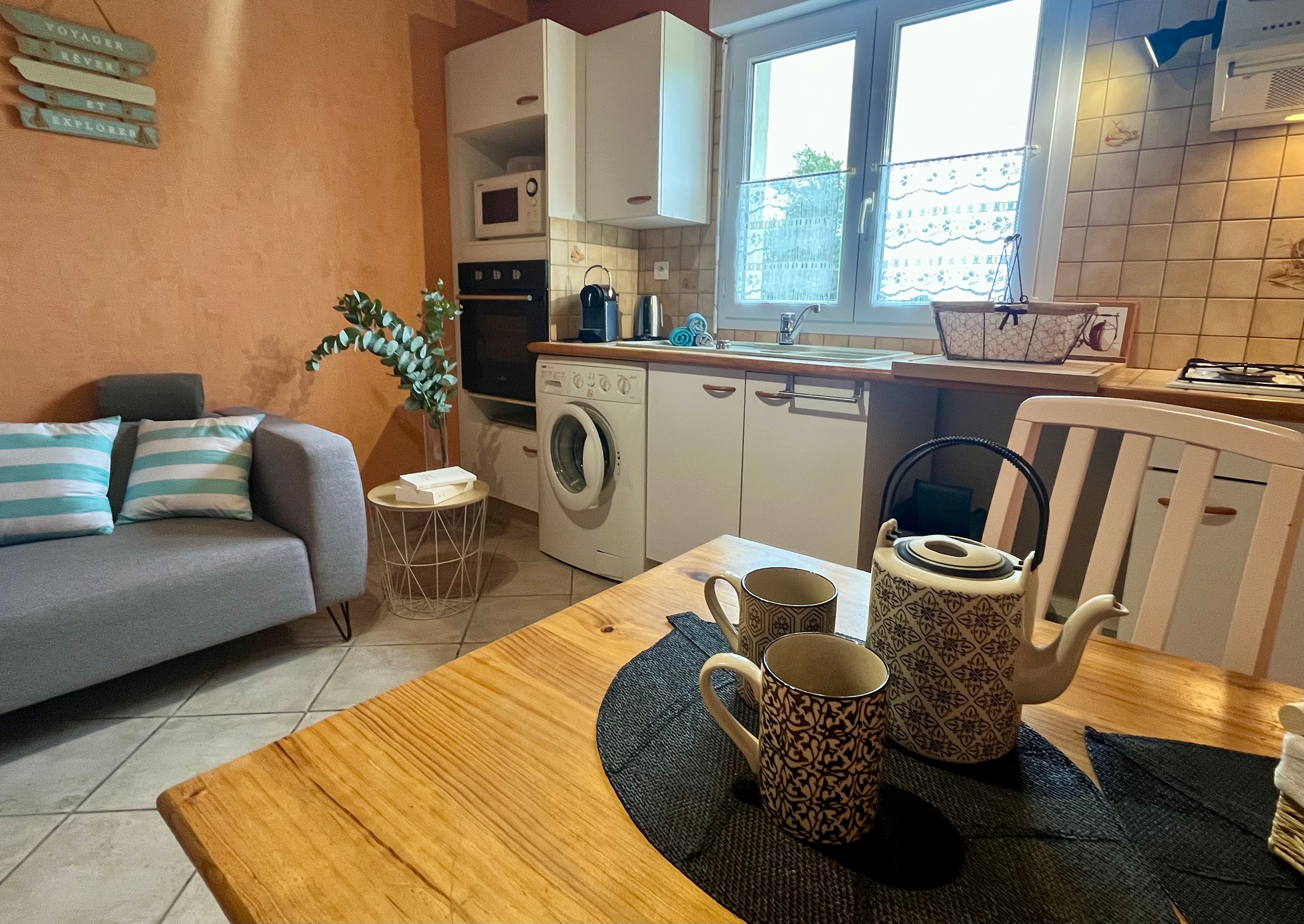 Pièce principale avec cuisine équipée