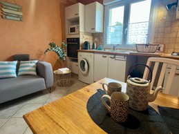 Pièce principale avec cuisine équipée