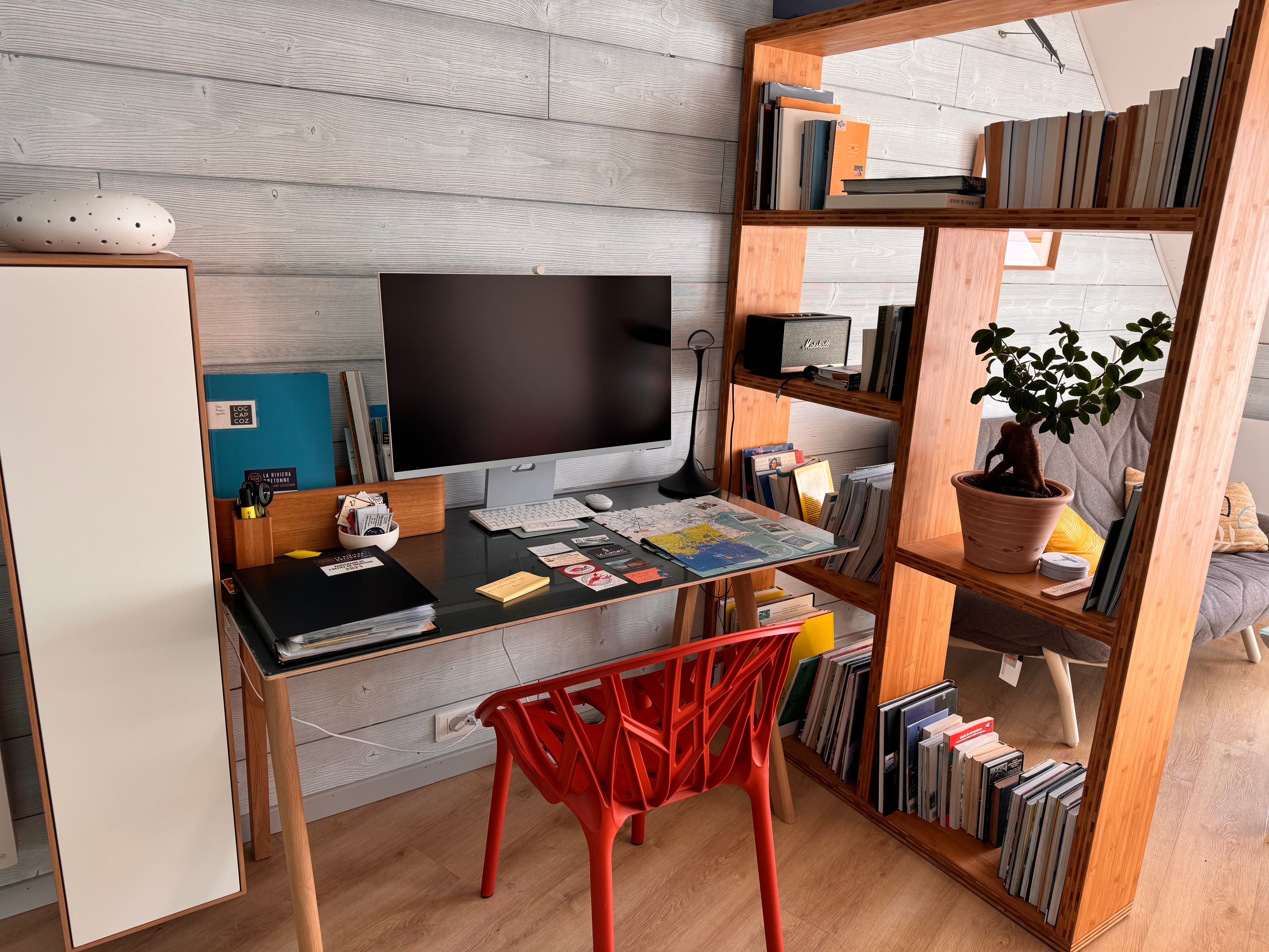 Library corner, desk