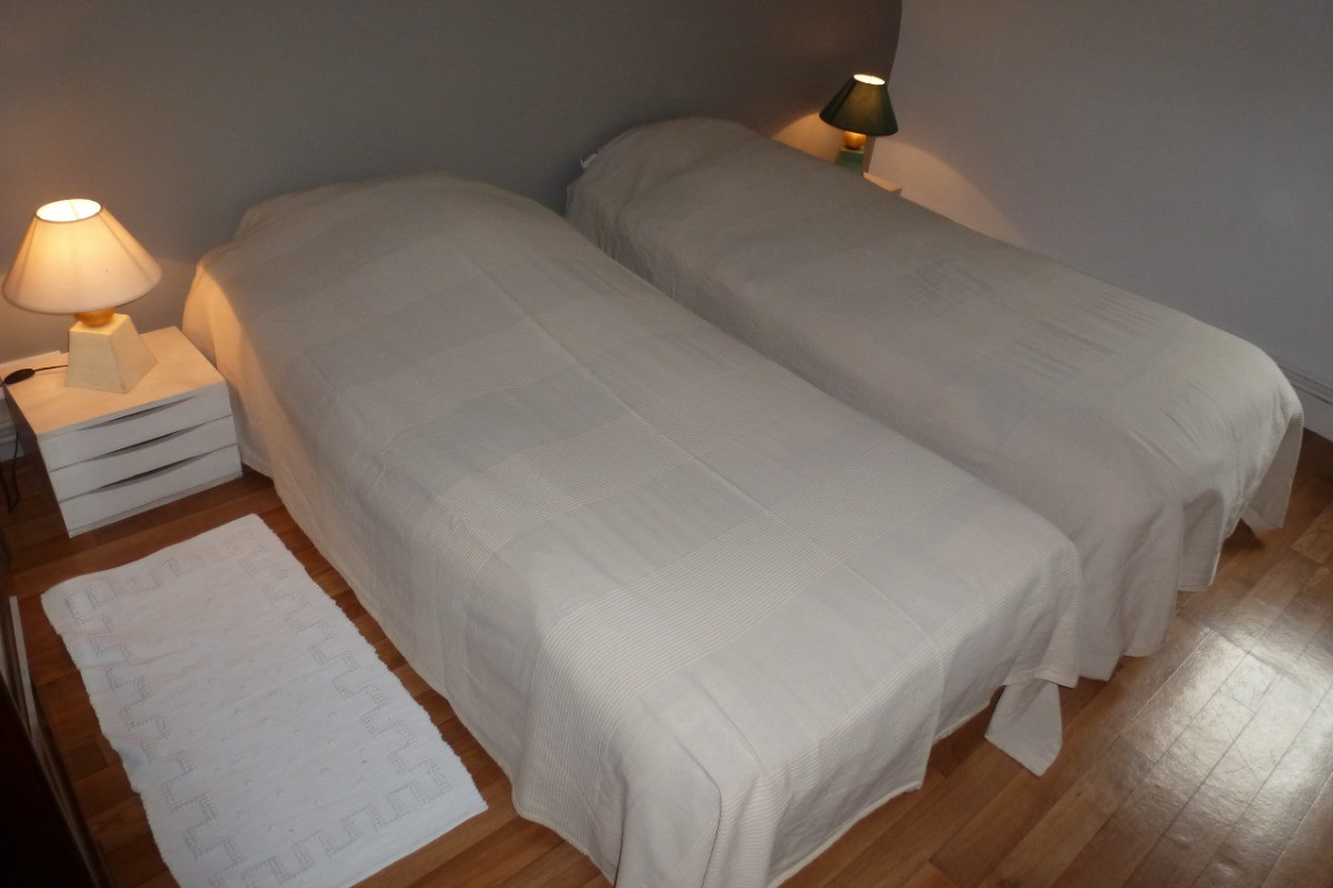 Chambre au 1er étage (2 lits 80)