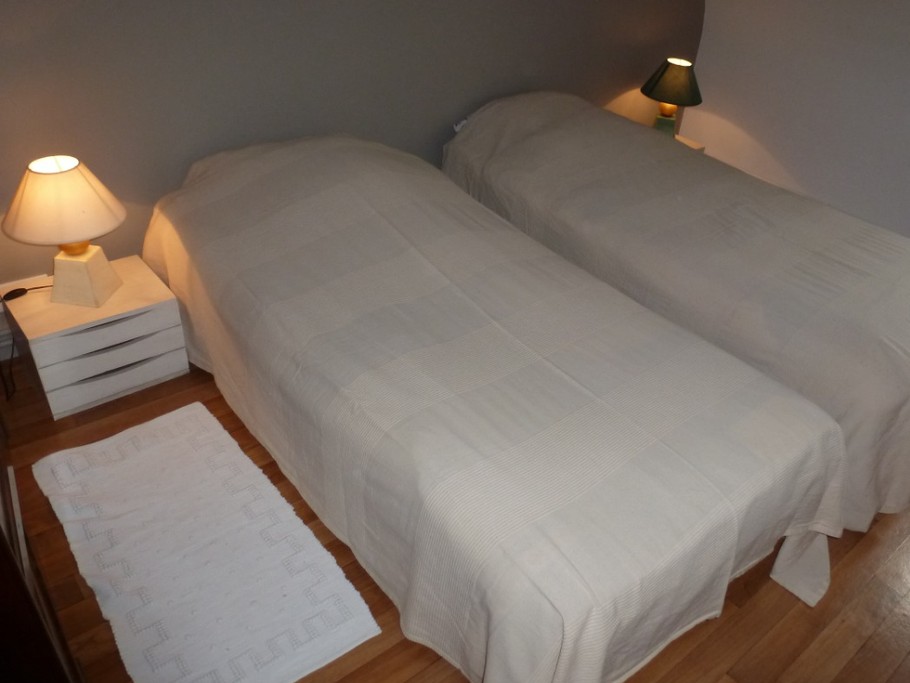 Chambre au 1er étage (2 lits 80)