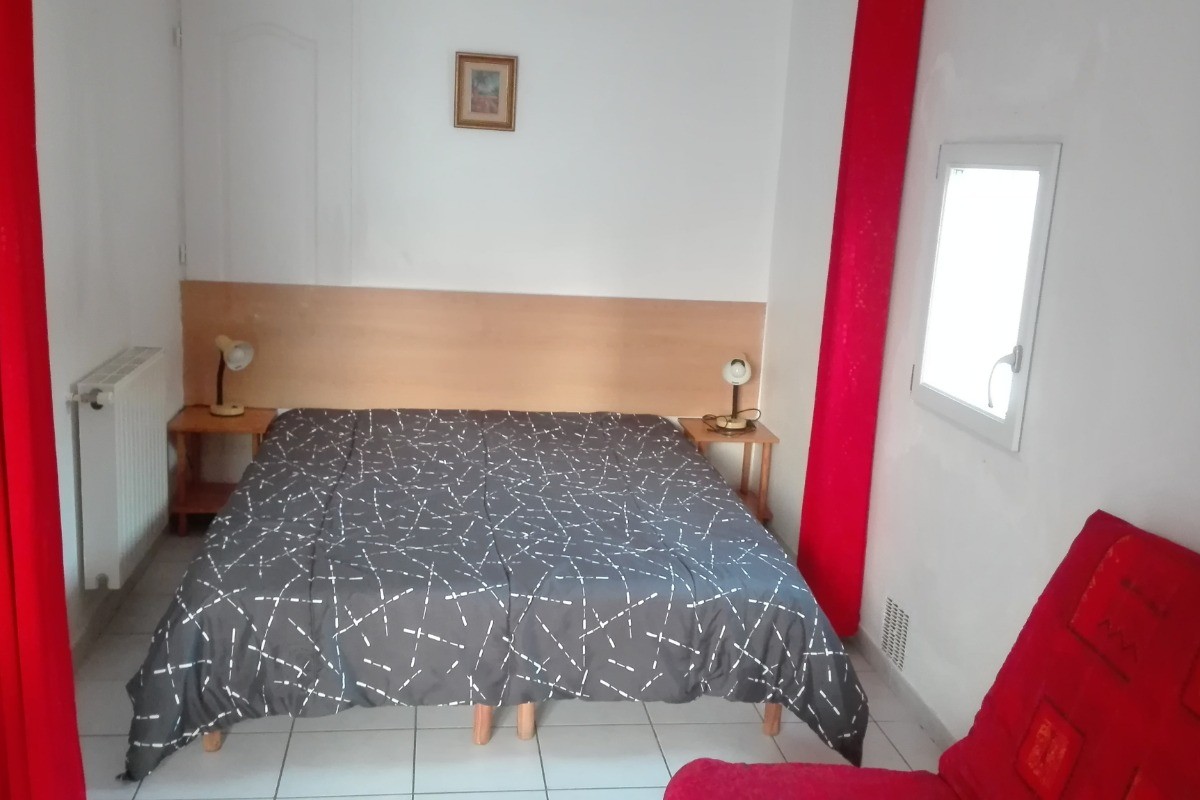 Alcôve avec 2 lits rassemblés pour 1 couple