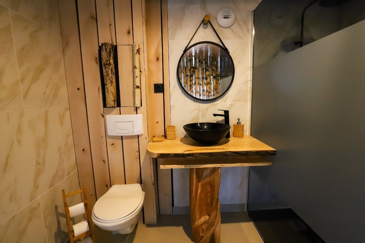 Salle d'eau avec douche italienne - L'Hôtel Enfoncée Chambres et Table d'hôtes Le Val d'Ajol