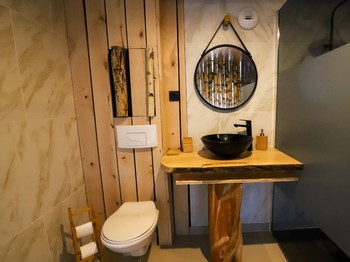 Salle d'eau avec douche italienne - L'Hôtel Enfoncée Chambres et Table d'hôtes Le Val d'Ajol