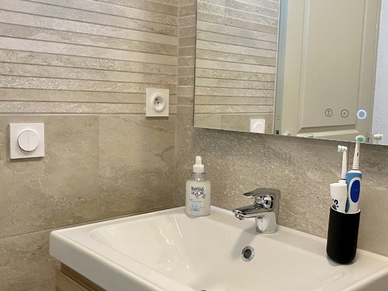 Meuble vasque et mitigeur thermostatique