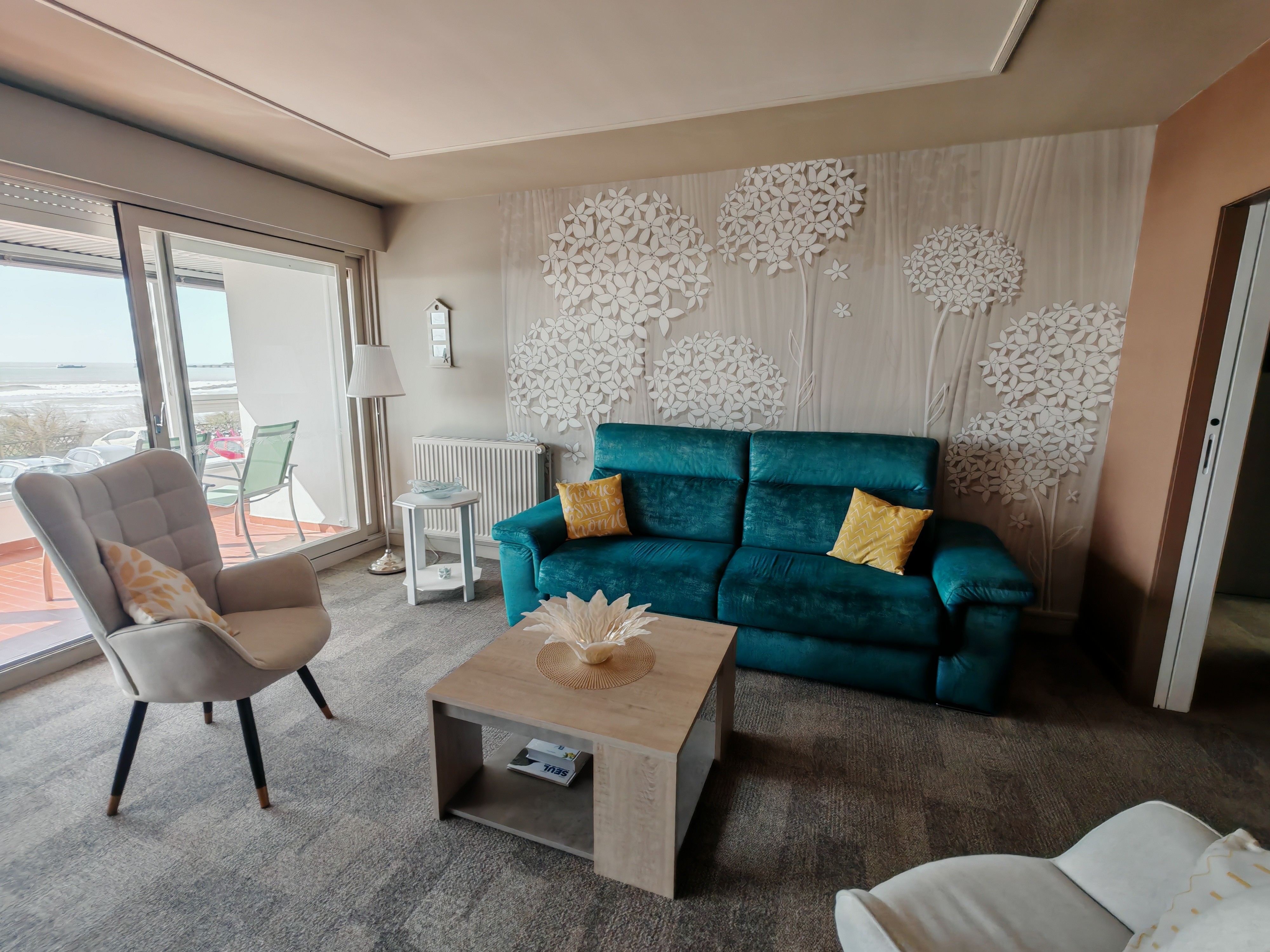 Living room - lounge area