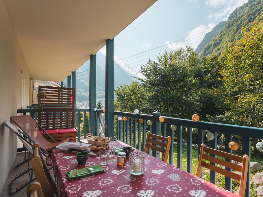 Vue vers la gauche du balcon couvert