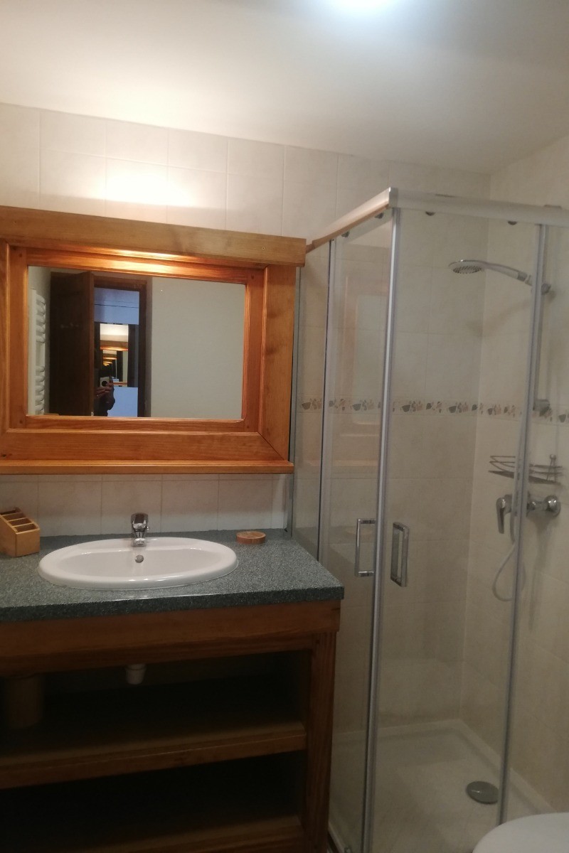 Salle de bain attenante à la chambre 1
