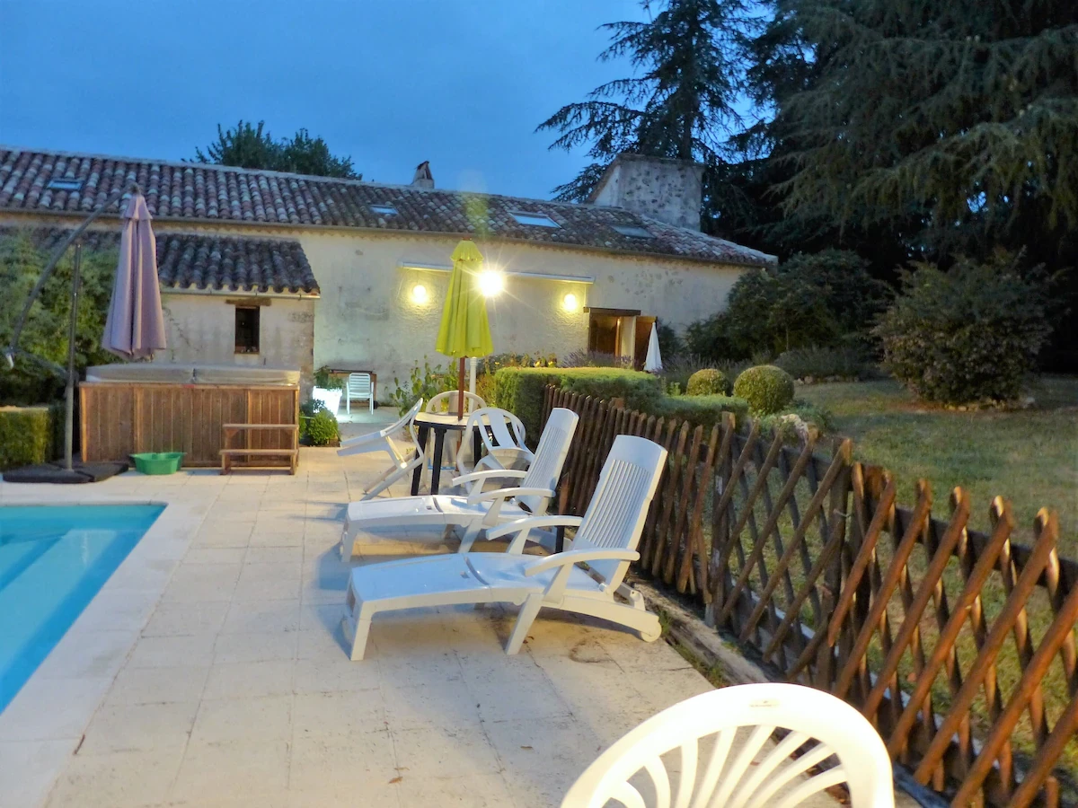 Terrace around the swimming pool