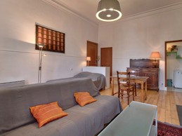 Vue du studio et du coin salon