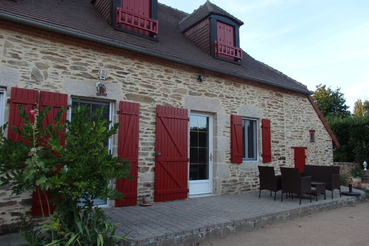 Séjour en gîte avec piscine, pour 12 personnes, avec piscine privée couverte en Creuse