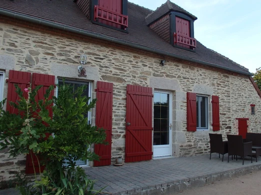 Séjour en gîte avec piscine, pour 12 personnes, avec piscine privée couverte en Creuse