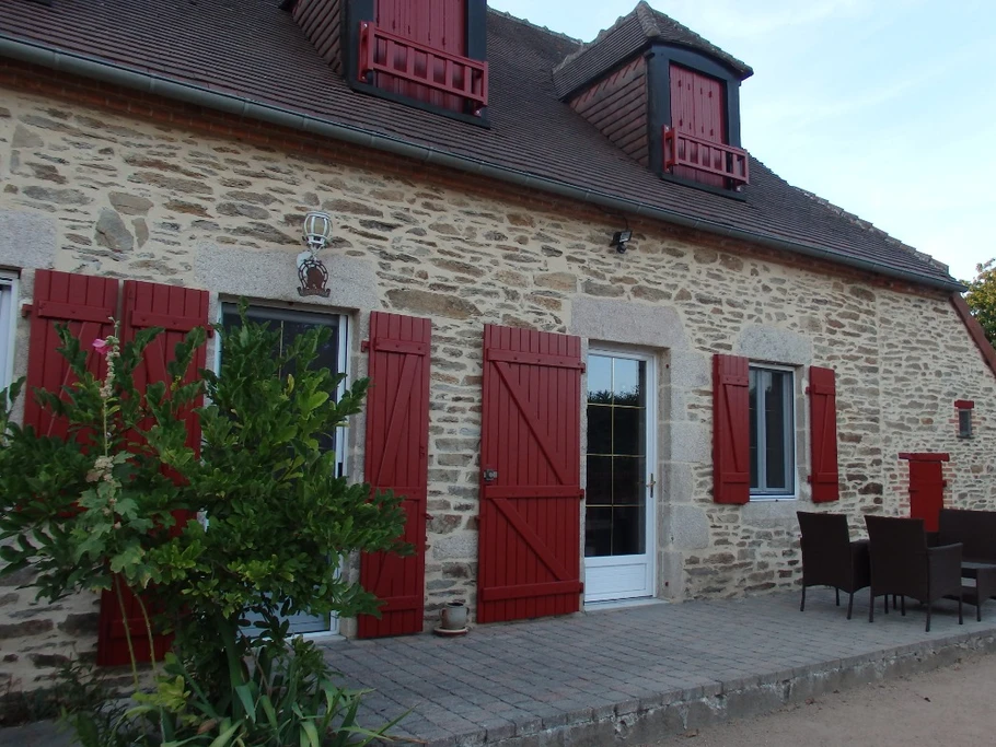 Séjour en gîte avec piscine, pour 12 personnes, avec piscine privée couverte en Creuse