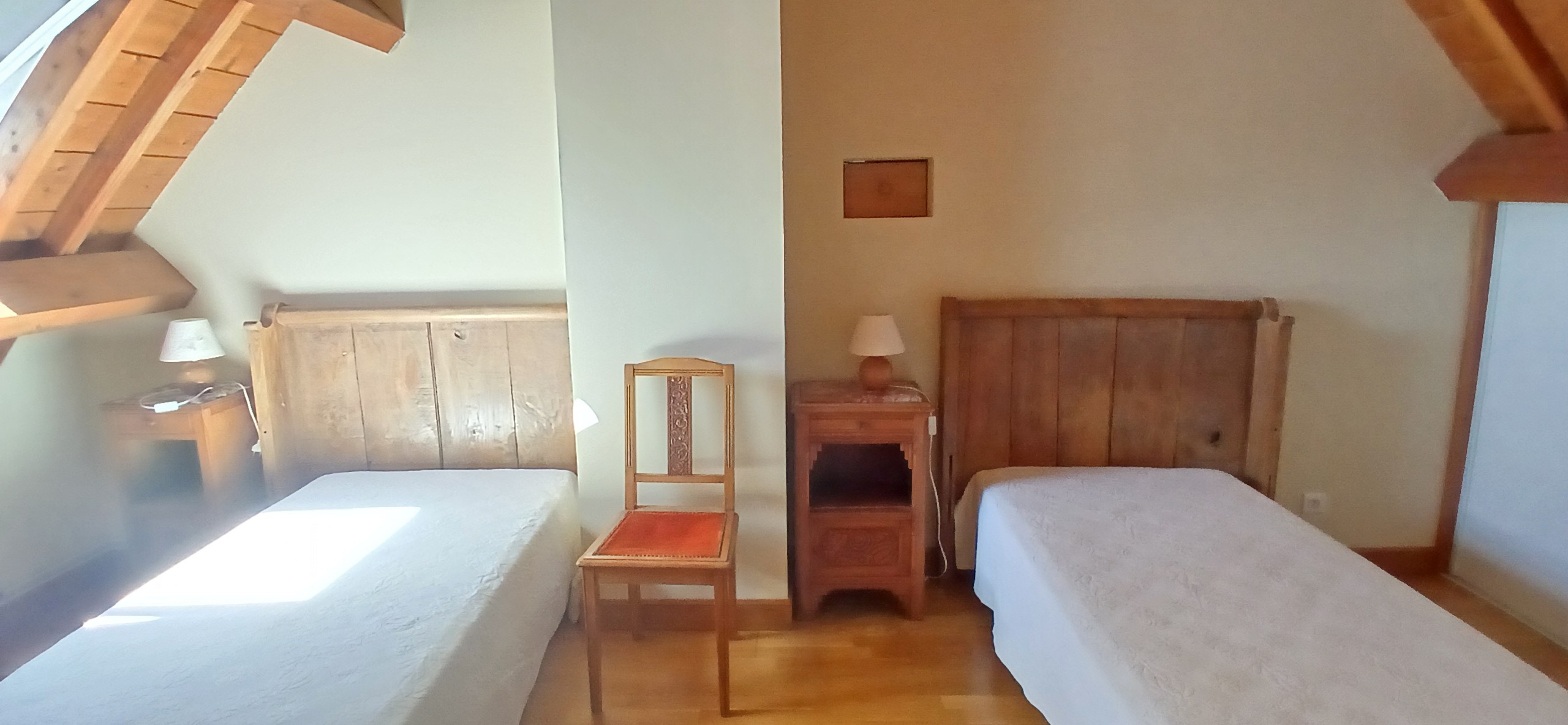 Gîte La Fourniale - Chambre 2 lits simples (2e étage)