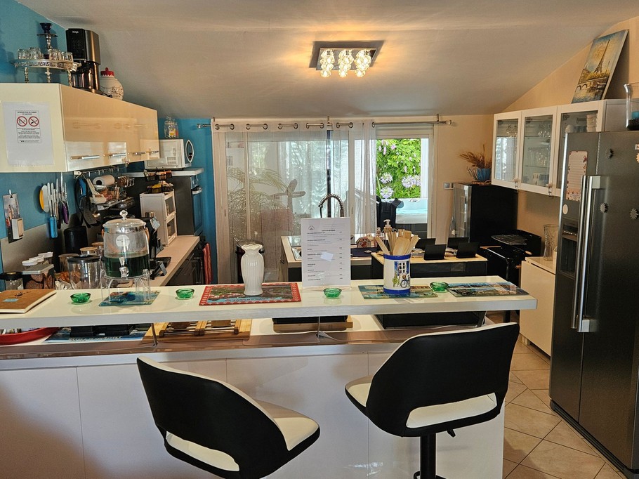 Les Lauriers roses du 17 holiday cottage in Charente-Maritime, sleeping 2 to 4 people, with a hot tub