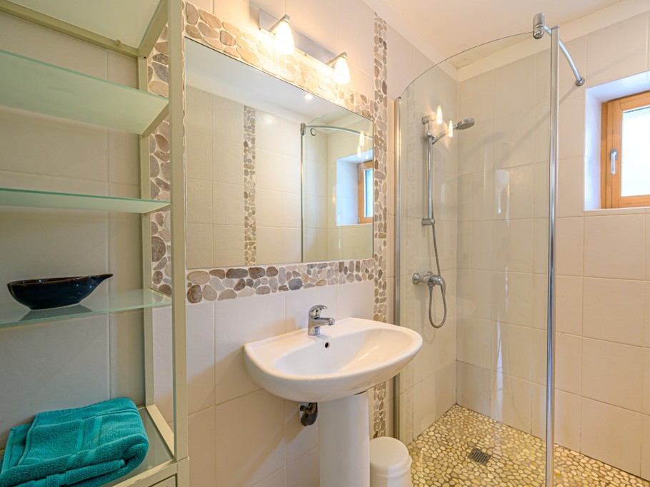 Salle d'eau du rdc avec douche à l'italienne