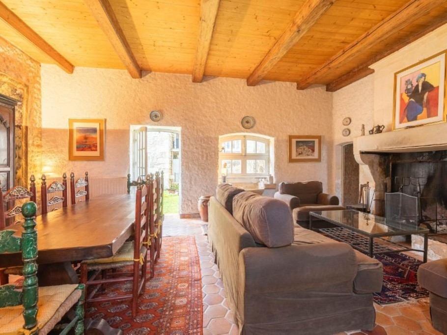Salon de la Maison Gareshé du 18e siècle, maison d'hôtes avec 3 chambres avec leur salle d'eau et toilettes privatives, en Charente maritime