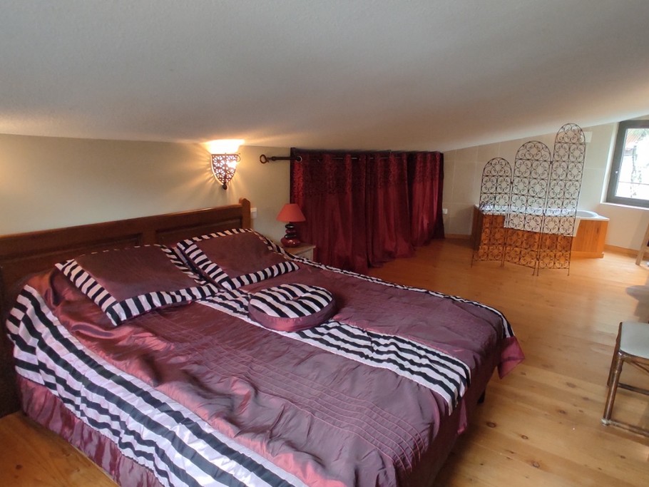 Gîte les pieds dans l'eau - Chambre avec lit double et baignoire