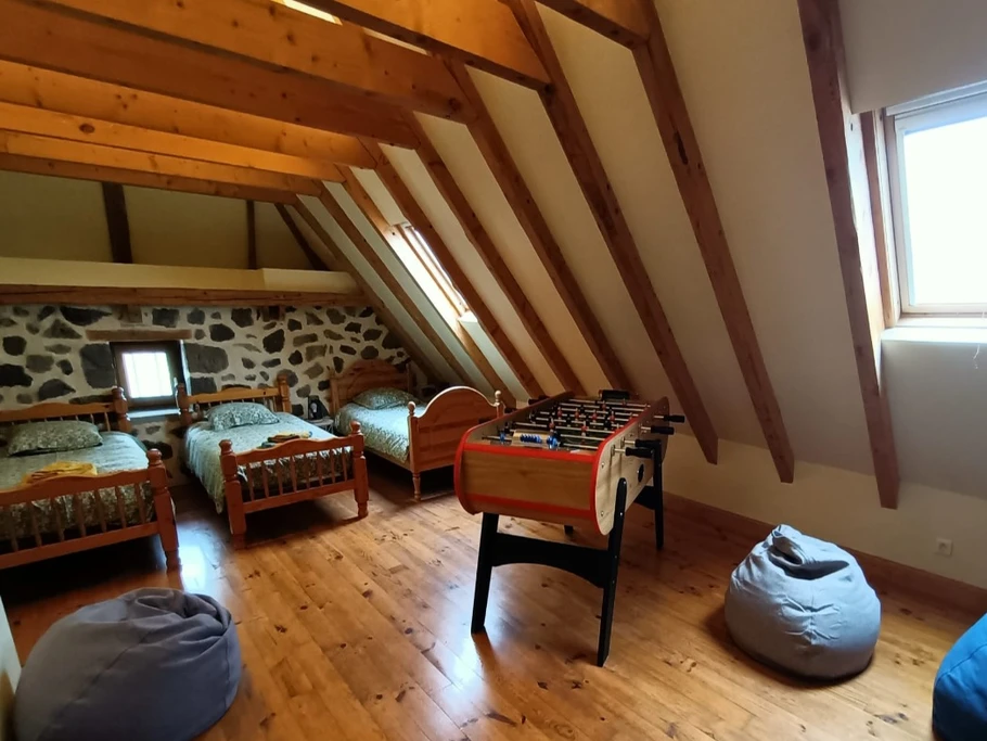 Chambre 4 avec coin enfants, jeux, tv et babyfoot