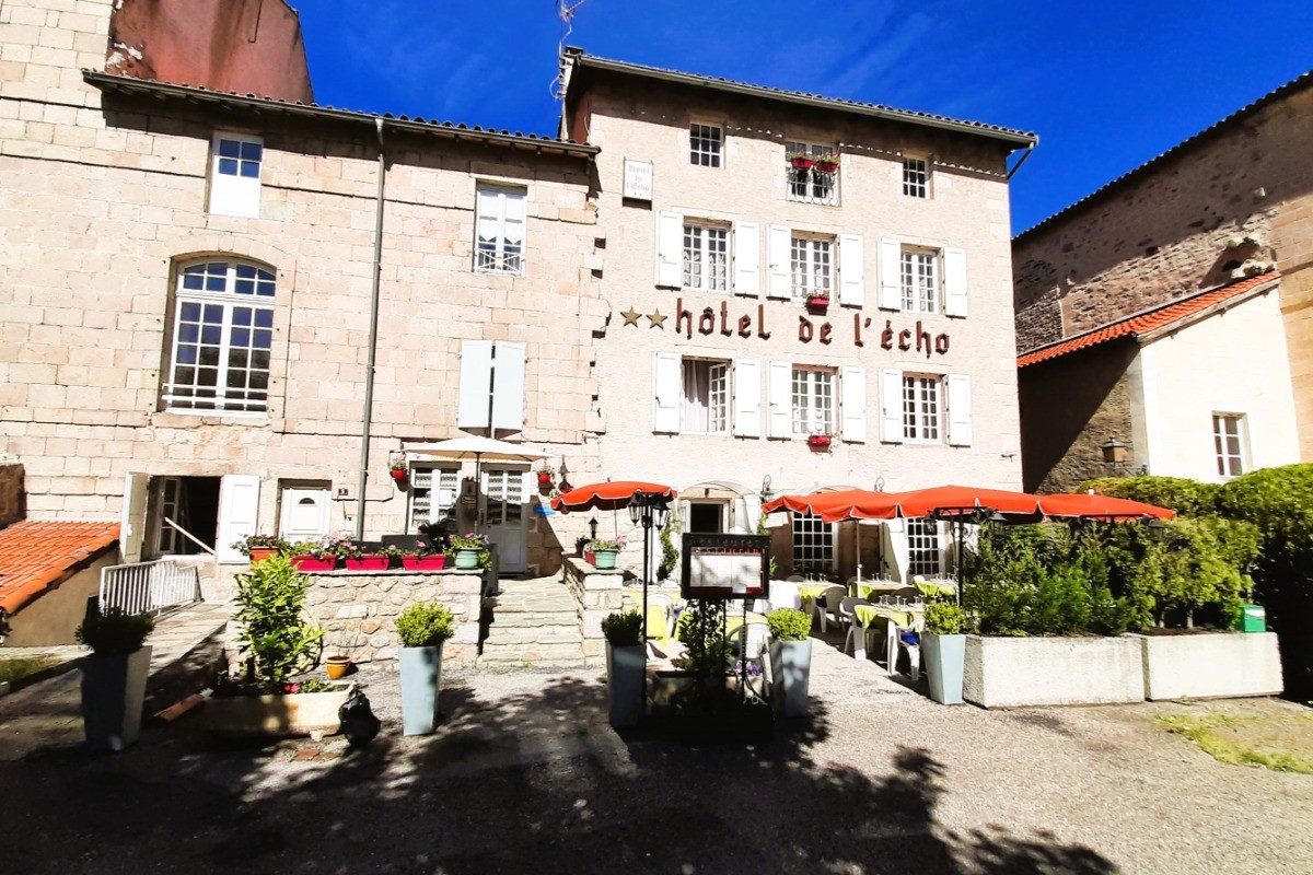 La Chaise-Dieu : La maison de l'abbé jouxtant l'Hôtel de l'écho !