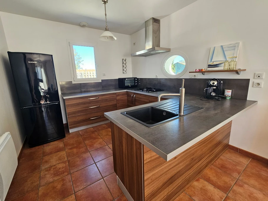 The kitchen in the living room overlooking the garden and terrace, Grand village, Port des Salines 5 minutes' walk away, Ile d'Oléron