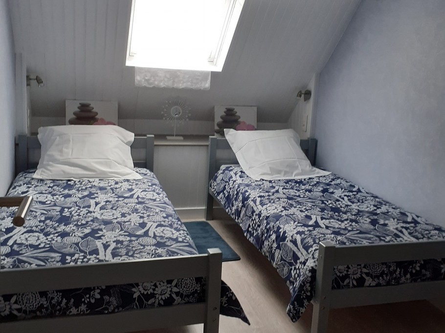 bedroom with 2 beds (90x190)