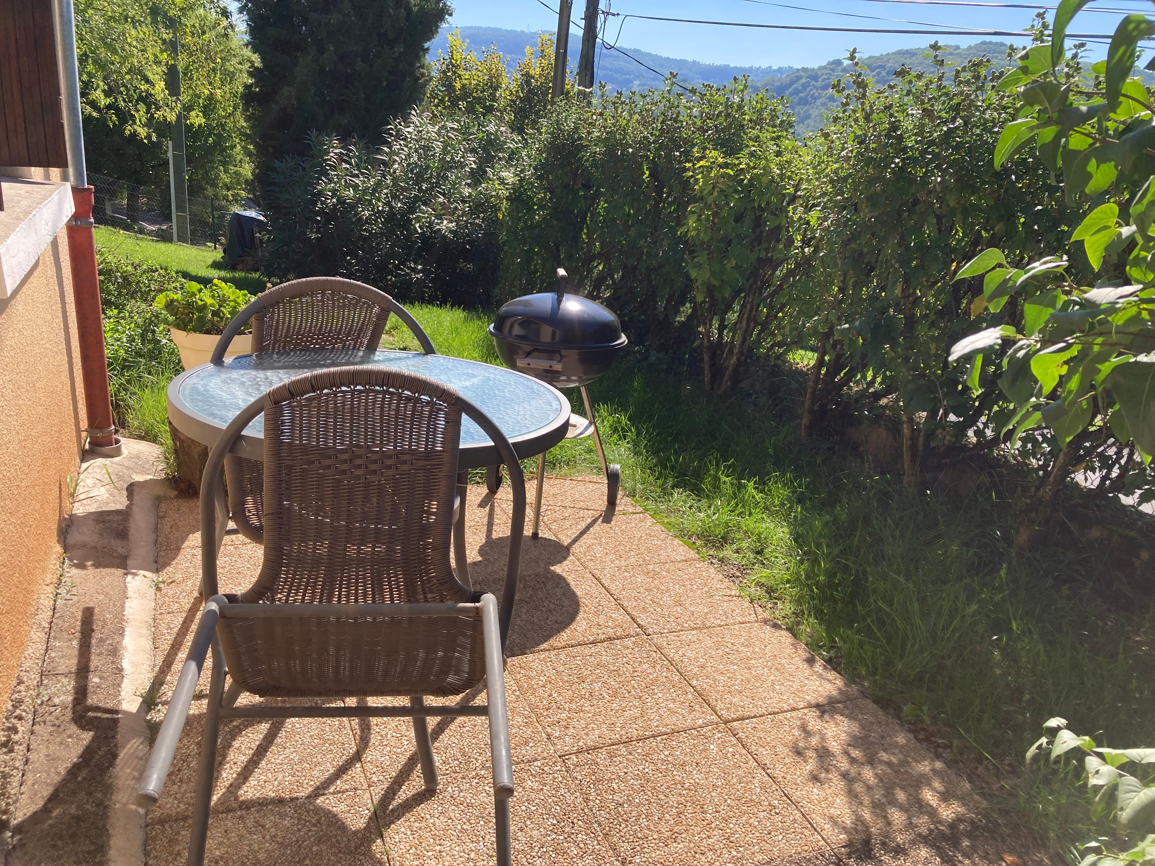 Terrasse privative avec barbecue