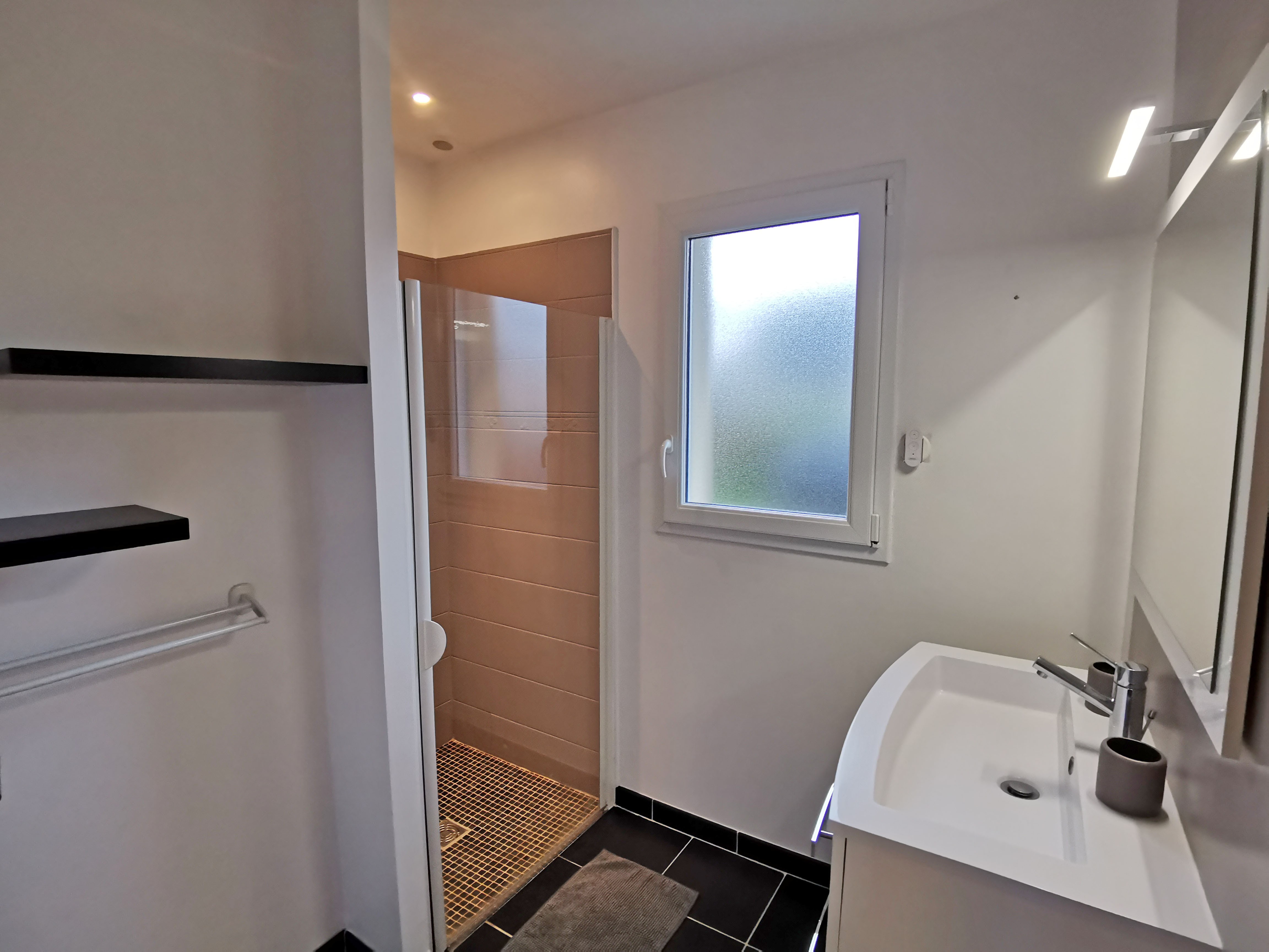 Ground floor master suite shower room